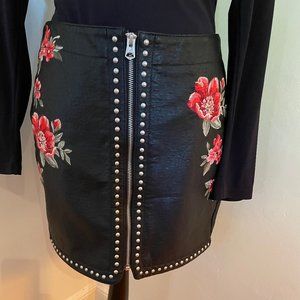 Embroidered, black faux leather American Eagle mini skirt Size 6
